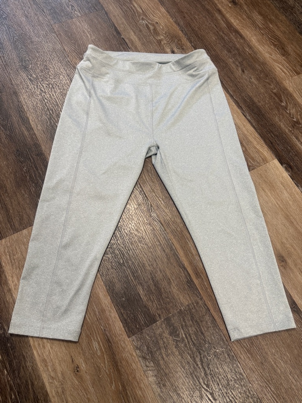 Silver Capri Active Leggings